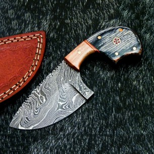 Custom Made Damascus Steel Hunting Skinner Knife With Beautiful Handle & Leather Sheath